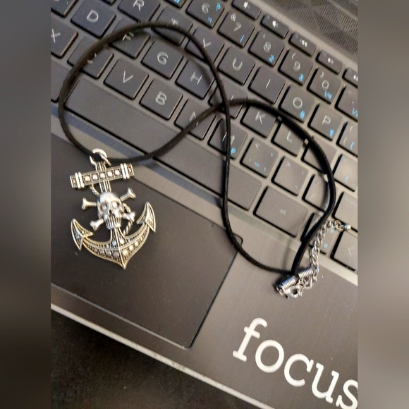 💥 3 for $15! Skull & anchor necklace - Picture 2 of 5